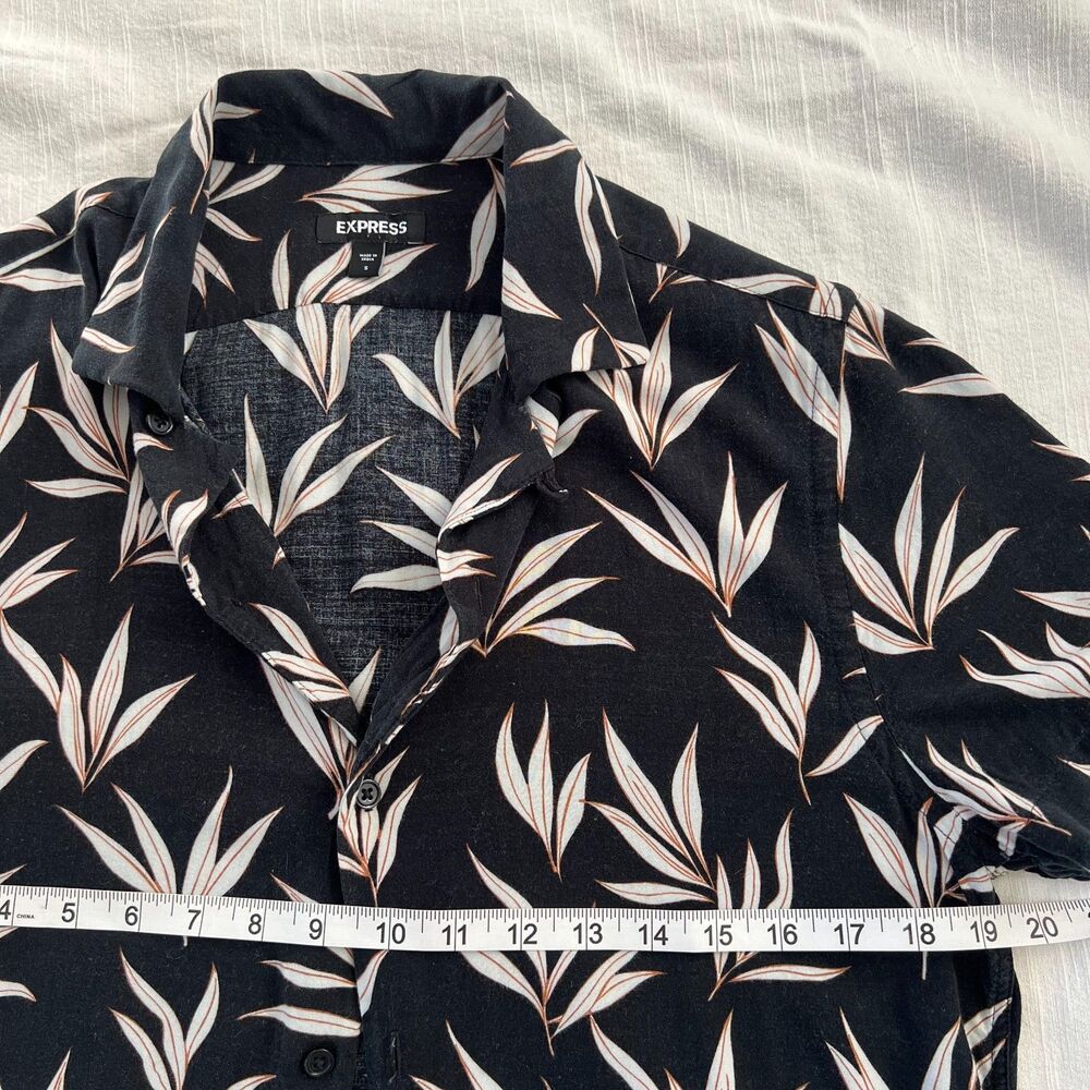 Hawaiian Button Up Short Sleeve Shirt Black Floral Express Men's Small - Picture 4 of 8
